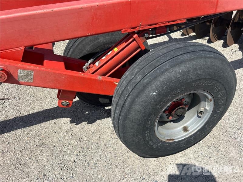 Kuhn Krause 8300 34 ft Offset Vertical Disc Gradas de discos