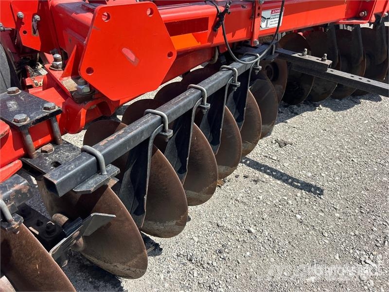 Kuhn Krause 8300 34 ft Offset Vertical Disc Gradas de discos