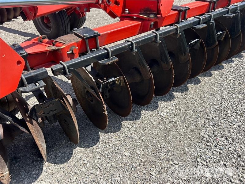Kuhn Krause 8300 34 ft Offset Vertical Disc Gradas de discos