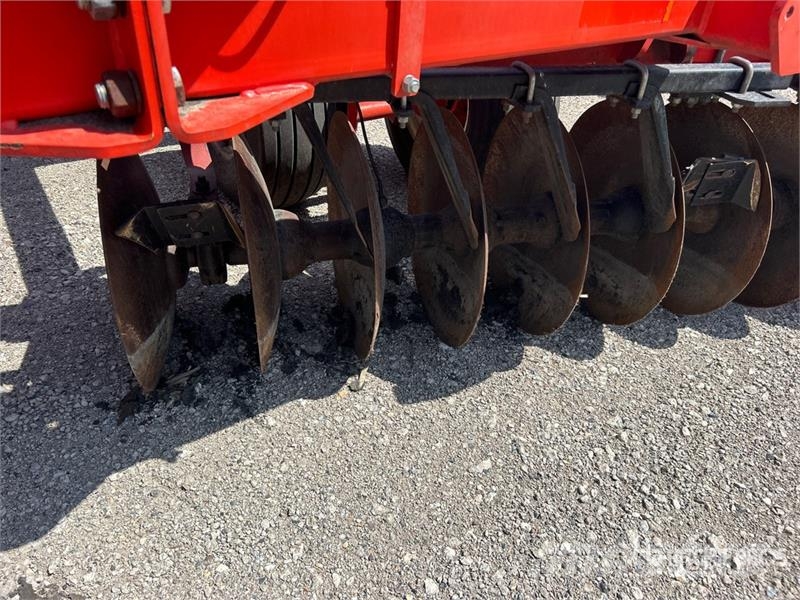 Kuhn Krause 8300 34 ft Offset Vertical Disc Gradas de discos