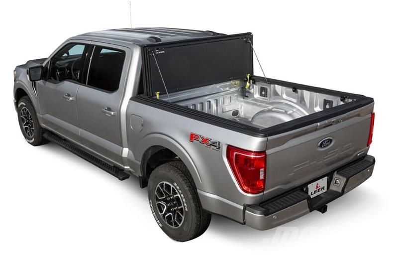  Leer HF350M 3-Panel Folding Tonneau Cover (Unused) معدات النقل - غير ذلك