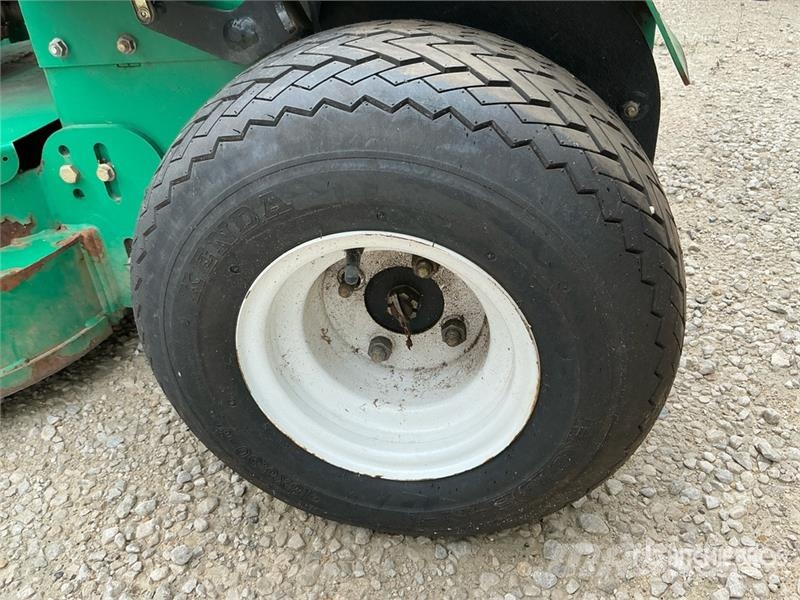 Lesco Zero-Turn Lawn Mower (Inoperable) ركوب الحشائش