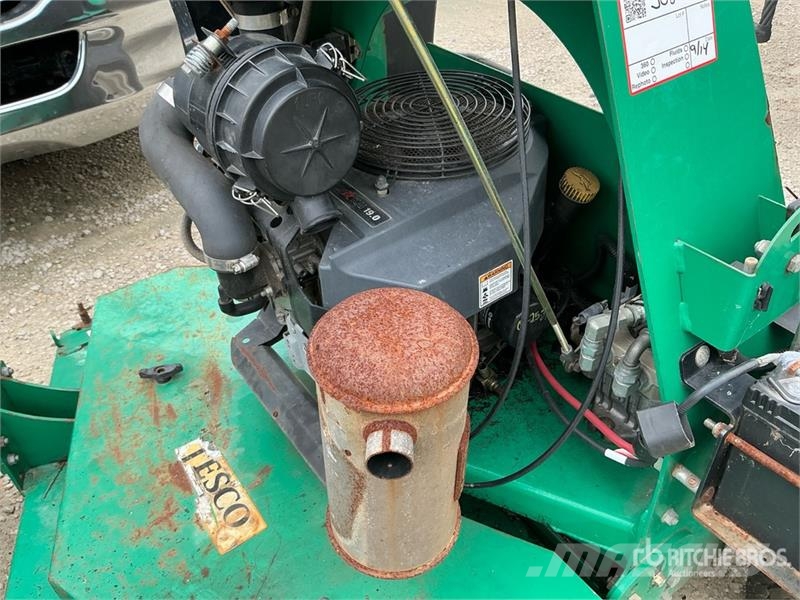 Lesco Zero-Turn Lawn Mower (Inoperable) ركوب الحشائش