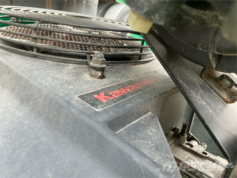 Lesco Zero-Turn Lawn Mower (Inoperable) ركوب الحشائش