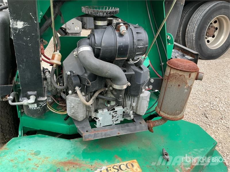 Lesco Zero-Turn Lawn Mower (Inoperable) ركوب الحشائش