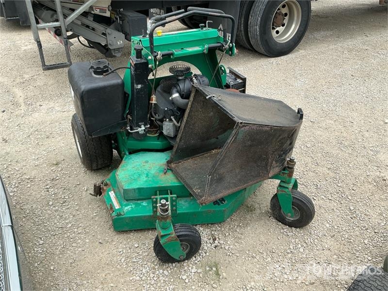 Lesco Zero-Turn Lawn Mower (Inoperable) ركوب الحشائش