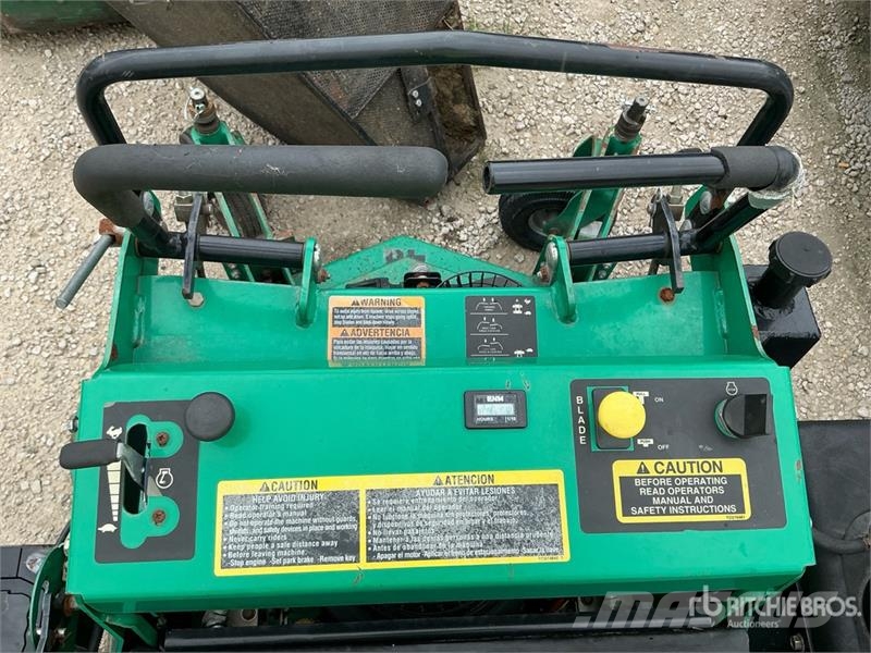 Lesco Zero-Turn Lawn Mower (Inoperable) ركوب الحشائش