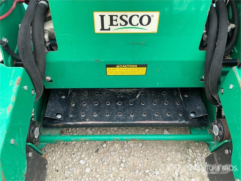 Lesco Zero-Turn Lawn Mower (Inoperable) ركوب الحشائش