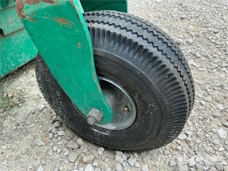 Lesco Zero-Turn Lawn Mower (Inoperable) ركوب الحشائش