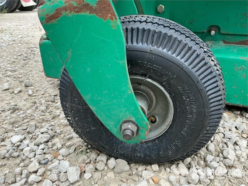 Lesco Zero-Turn Lawn Mower (Inoperable) ركوب الحشائش