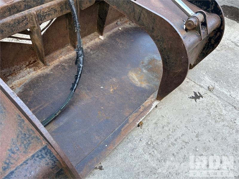 LF 78 in Skid Steer Grapple Bucket Pinzas