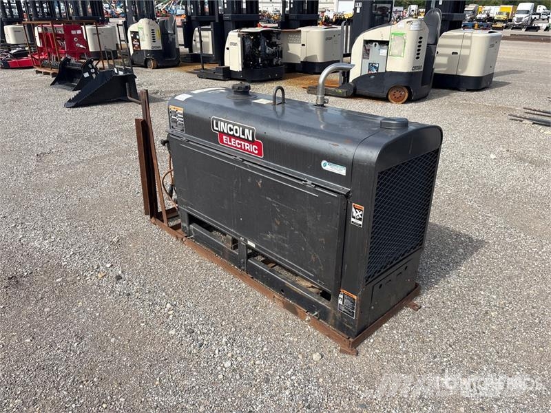 Lincoln Classic 300 300 A Skid-Mounted Stick Engine Driven ماكينات لحام