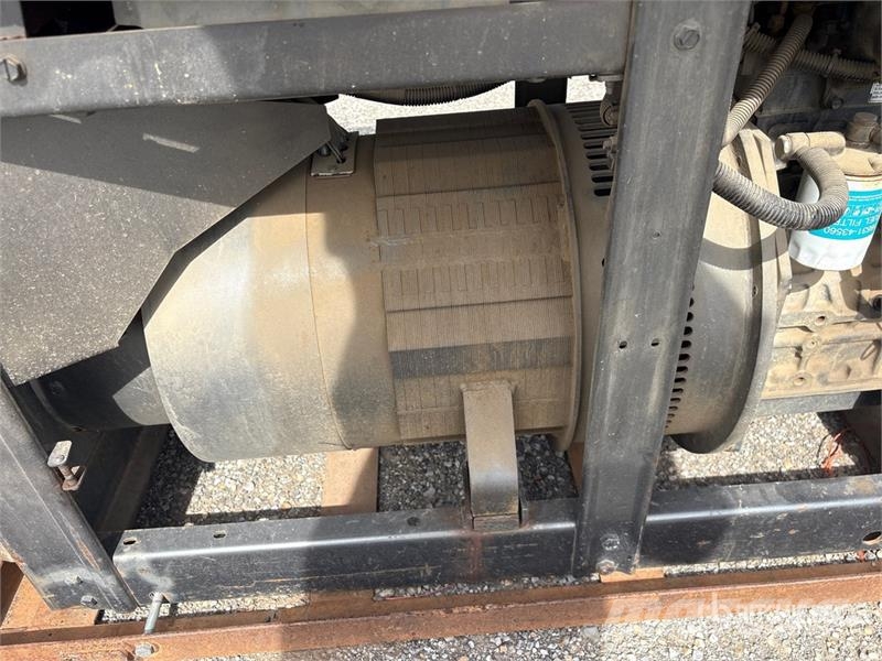 Lincoln Classic 300 HE 300 A Skid-Mounted Stick Engine Dri Aparati za zavarivanje