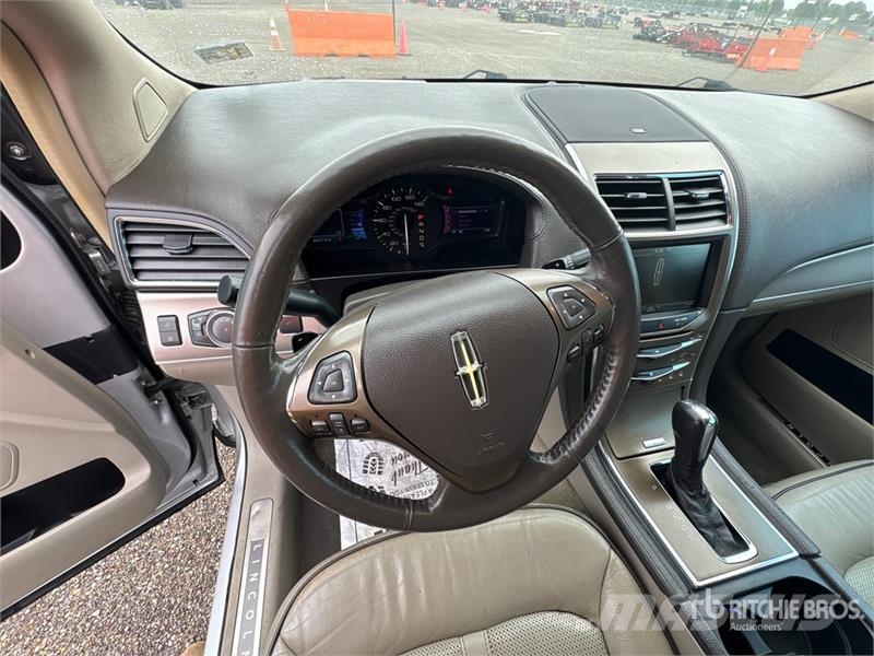 Lincoln MKX سيارات