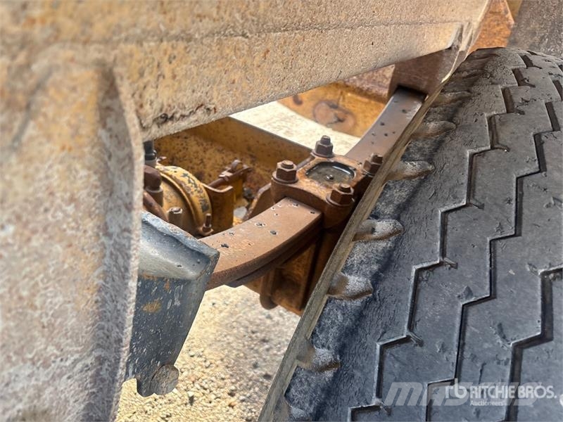 Load King 15 ft Tri/A Belly Dump Trailer ダンプトレーラー