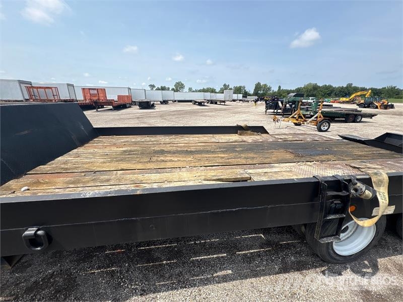 Load King 202LTG 9400 lb 17 ft T/A Equipment Trailer Oprijwagen