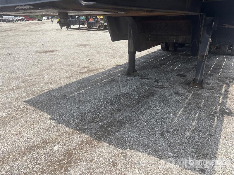 Load King 202LTG 9400 lb 17 ft T/A Equipment Trailer Oprijwagen