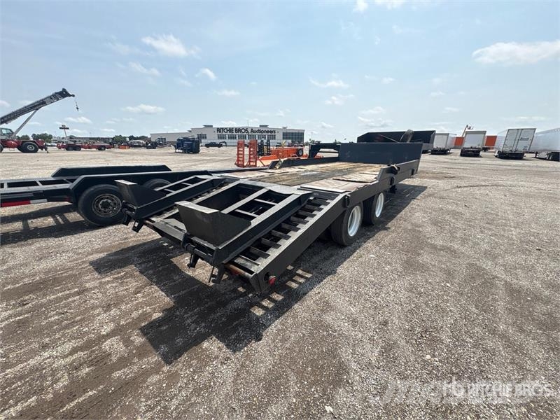 Load King 202LTG 9400 lb 17 ft T/A Equipment Trailer Oprijwagen