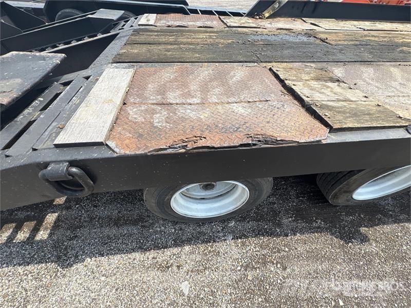 Load King 202LTG 9400 lb 17 ft T/A Equipment Trailer Oprijwagen
