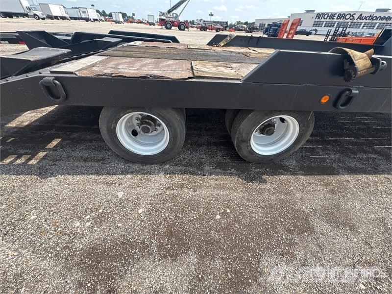 Load King 202LTG 9400 lb 17 ft T/A Equipment Trailer Oprijwagen