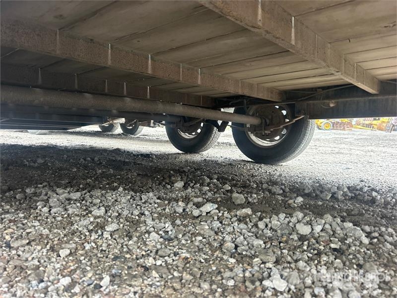 Load Trail CH83167K 16 ft T/A Equipment Trailer Járműszállító pótkocsik