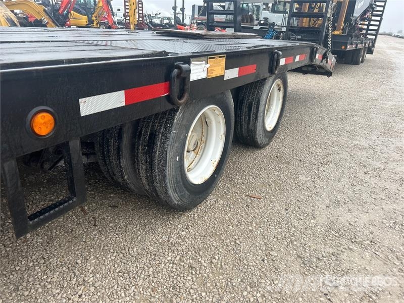 Lucon 22T232ALP 29 ft T/A Equipment Trailer Autotransport-Anhänger