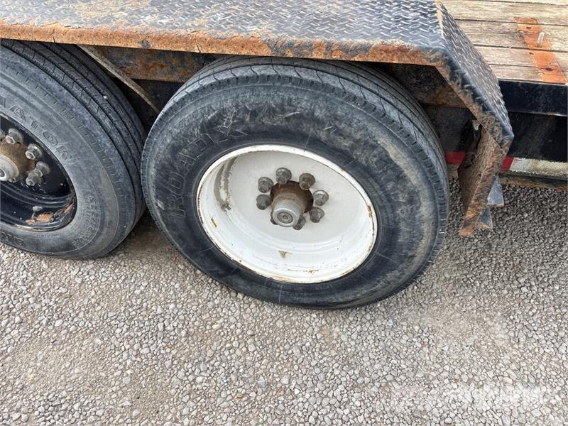 Lucon 8T152FCBW 22 ft T/A Equipment Trailer Oprijwagen