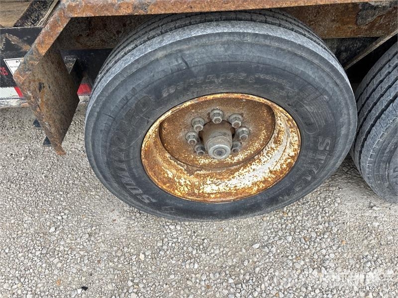Lucon 8T152FCBW 22 ft T/A Equipment Trailer Oprijwagen