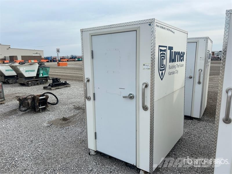 LuxLav H3 4 ft 11 in x 4 ft 1 in 1 Person Skid-Mou Outros componentes