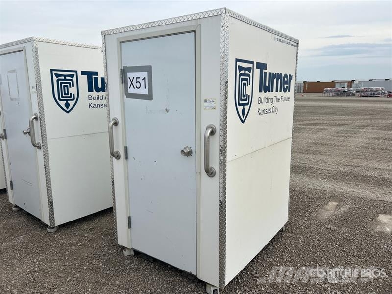 LuxLav H3 4 ft 11 in x 4 ft 1 in 1 Person Skid-Mou Outros componentes