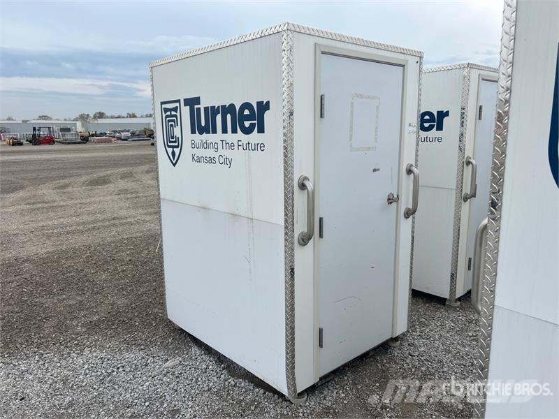 LuxLav H3 4 ft 11 in x 4 ft 1 in 1 Person Skid-Mou Outros componentes