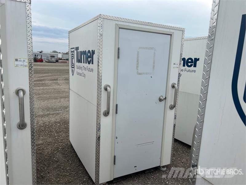 LuxLav H3 4 ft 11 in x 4 ft 1 in 1 Person Skid-Mou Outros componentes