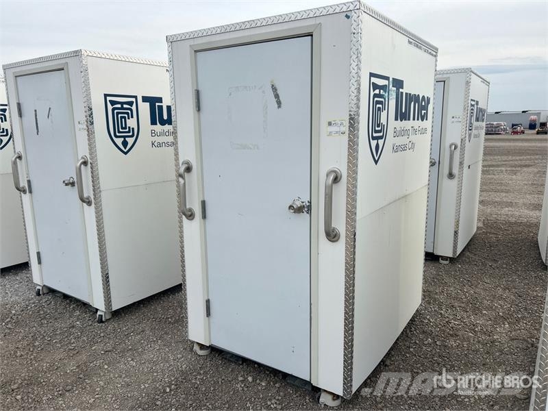 LuxLav H3 4 ft 11 in x 4 ft 1 in 1 Person Skid-Mou Outros componentes