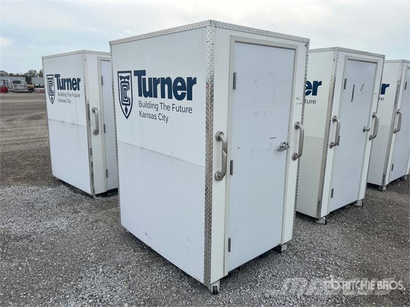 LuxLav H3 4 ft 11 in x 4 ft 1 in 1 Person Skid-Mou Outros componentes