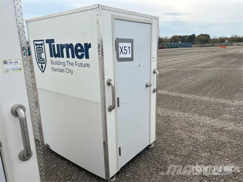 LuxLav H3 4 ft 11 in x 4 ft 1 in 1 Person Skid-Mou Outros componentes