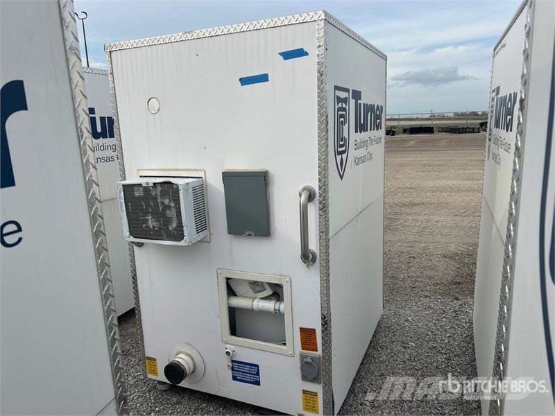 LuxLav H3 4 ft 11 in x 4 ft 1 in 1 Person Skid-Mou Outros componentes
