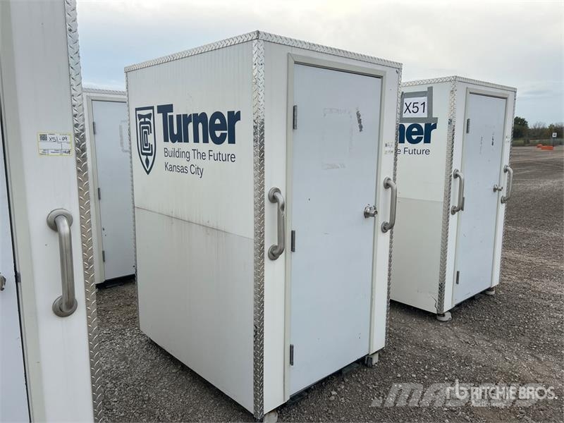 LuxLav H3 4 ft 11 in x 4 ft 1 in 1 Person Skid-Mou Outros componentes