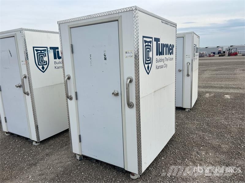  LuxLav H3 4 ft 11 in x 4 ft 1 in 1 Person Skid-Mou Outros componentes