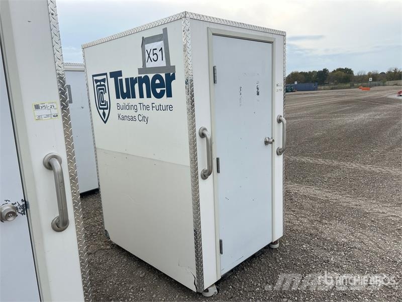  LuxLav H3 4 ft 11 in x 4 ft 1 in 1 Person Skid-Mou Outros componentes