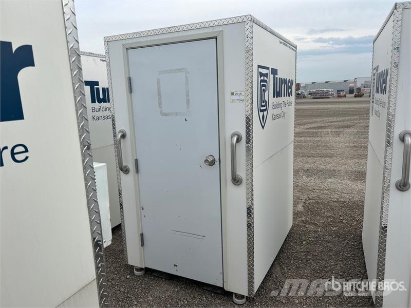 LuxLav H3 4 ft 11 in x 4 ft 1 in 1 Person Skid-Mou Outros componentes
