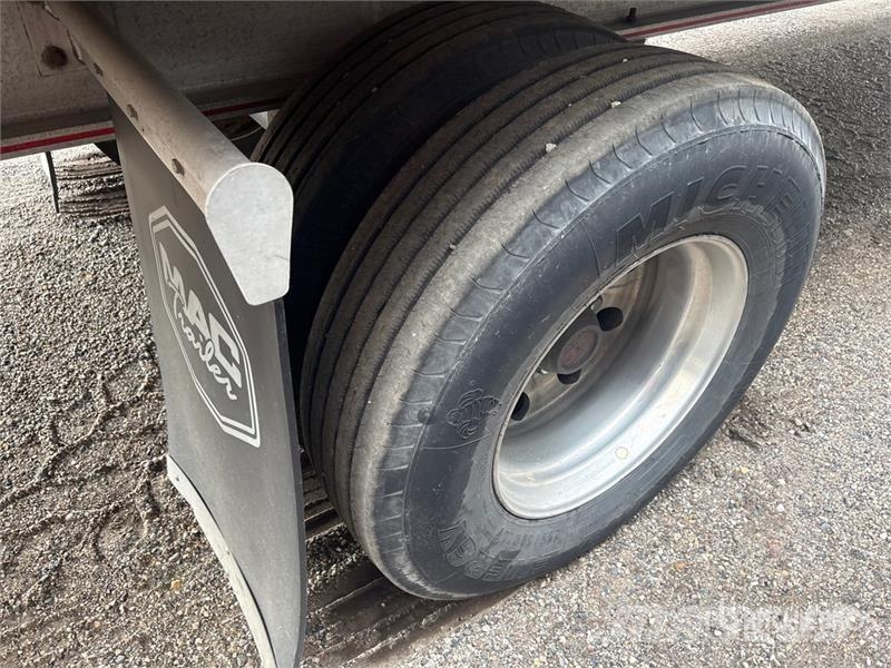 MAC 48 ft T/A Curtain Side Trailer مقطورات بغطاء جانبي