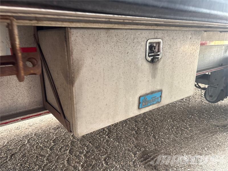 MAC 48 ft T/A Curtain Side Trailer مقطورات بغطاء جانبي