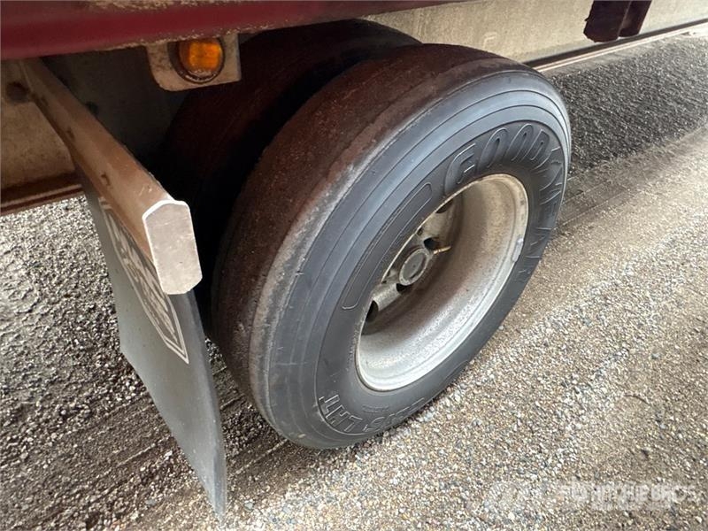 MAC 53 ft T/A Spread Axle Curtain Side Trailer Remolques de caja de lona