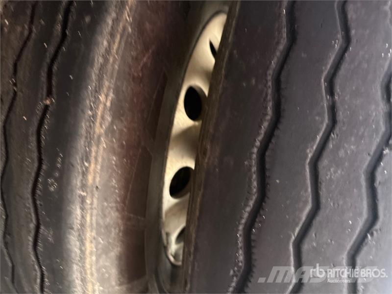 MAC 53 ft T/A Spread Axle Curtain Side Trailer Remolques de caja de lona