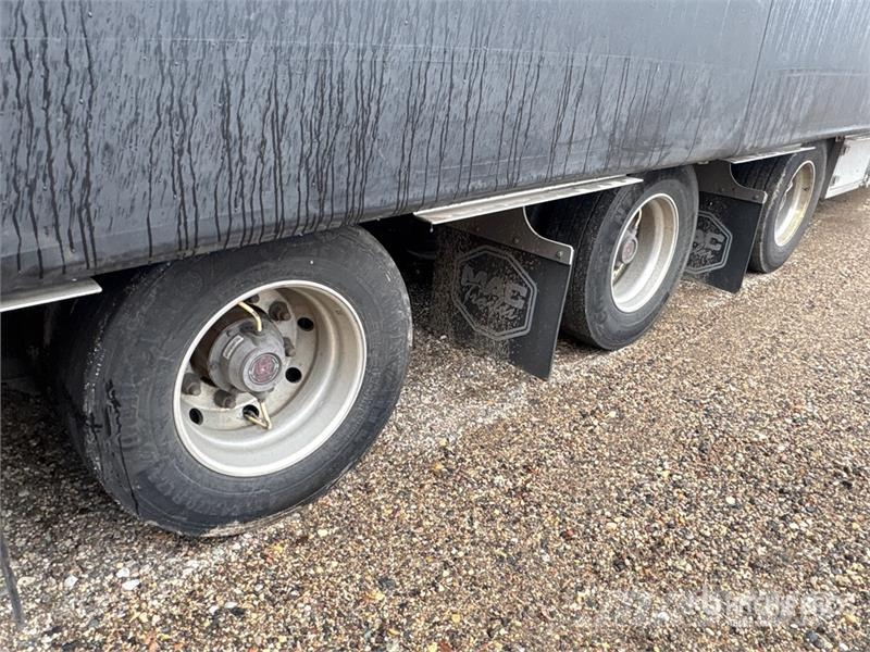 MAC 53 ft Tri/A Step Deck Curtain Side Trailer Gardinanhænger