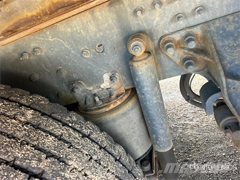 Mack 160A Knuckle Boom on  Mack GU813 12x4 Grapple Truc 抓斗