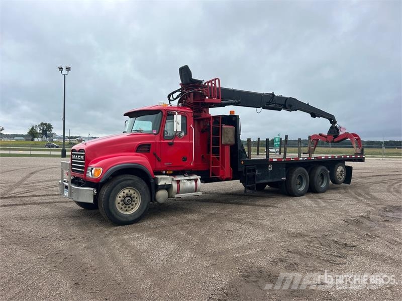 Mack 160A on Mack CV713 8x4 Grapple Truck Grabeži