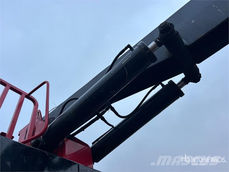 Mack 160A on Mack CV713 8x4 Grapple Truck Grabeži
