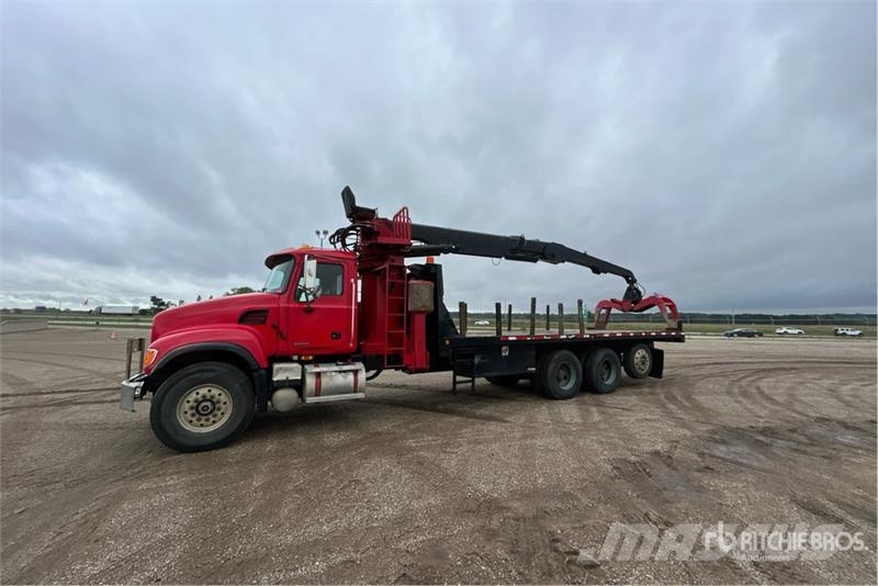 Mack 160A on Mack CV713 8x4 Grapple Truck Grabeži