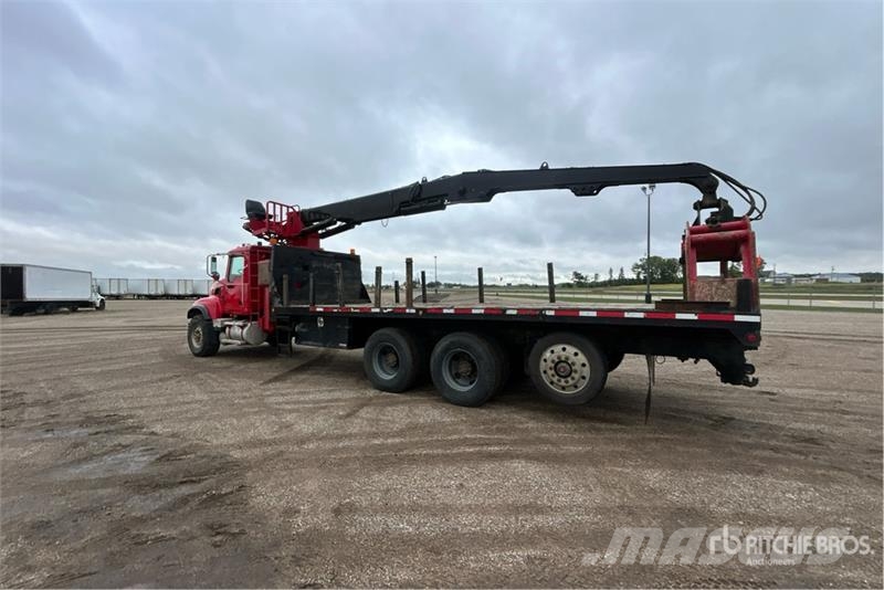 Mack 160A on Mack CV713 8x4 Grapple Truck Grabeži
